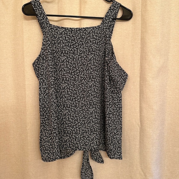 Woman’s Tank - Picture 2 of 3